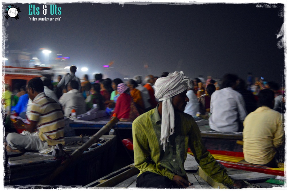 Barcas por el ganges, Varanasi, India