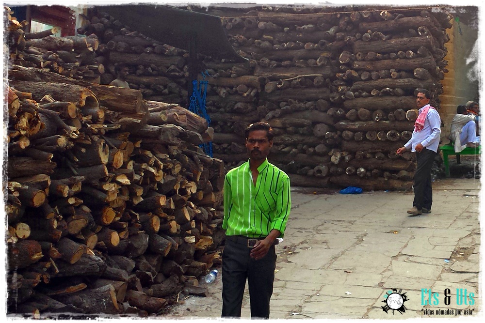 El negocio de la madera, Varanasi, India