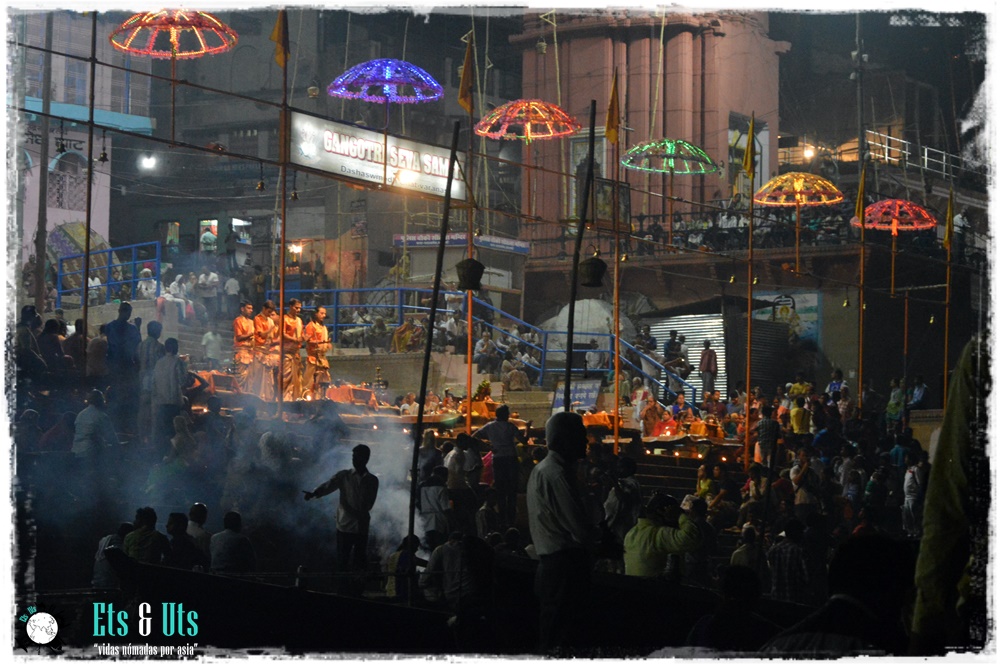 Ritual en Varanasi, India