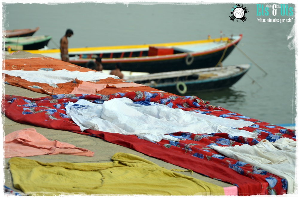 Barcas por el ganges, Varanasi, India